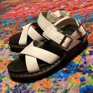 *EUC* Women’s Dr. Martens Voss II platform sandal size 8